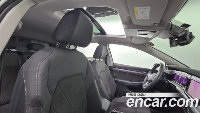 Volkswagen Golf 2023 — photo 26