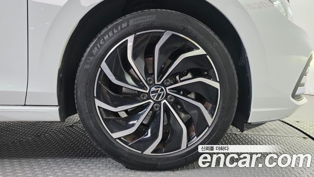 Volkswagen Golf 2023 — photo 7