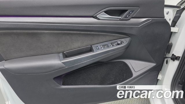 Volkswagen Golf 2023 — photo 14