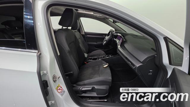 Volkswagen Golf 2023 — photo 16