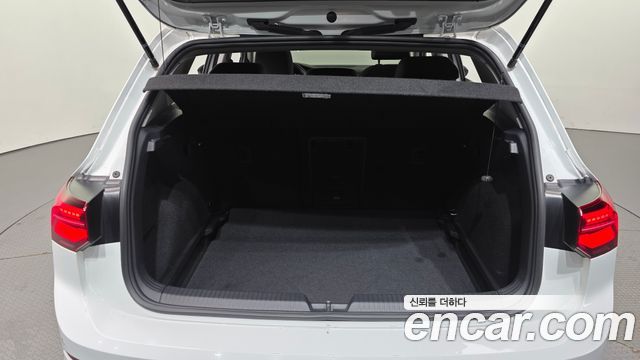 Volkswagen Golf 2023 — photo 28