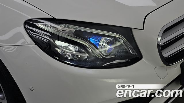 Mercedes-Benz E-Class 2019 — photo 8