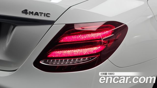 Mercedes-Benz E-Class 2019 — photo 9