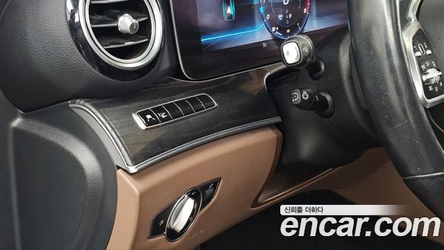 Mercedes-Benz E-Class 2019 — photo 28