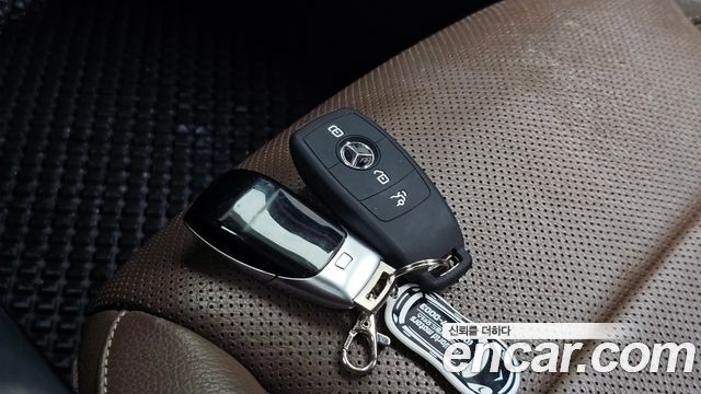 Mercedes-Benz E-Class 2019 — photo 30