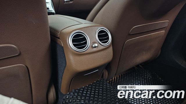 Mercedes-Benz E-Class 2019 — photo 32