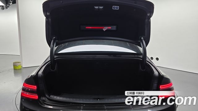 Genesis G80 2022 — photo 30