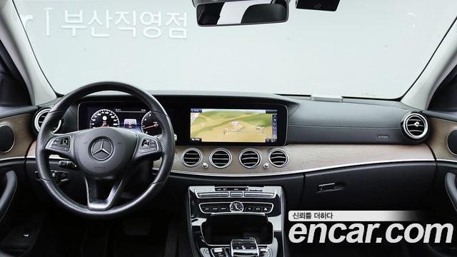 Mercedes-Benz E-Class 2017 — photo 8