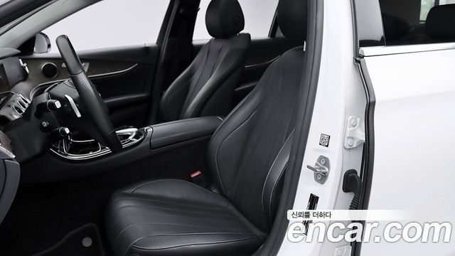 Mercedes-Benz E-Class 2017 — photo 12