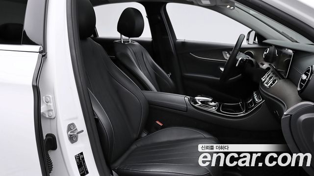Mercedes-Benz E-Class 2017 — photo 13