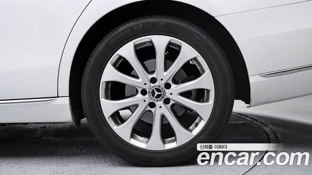 Mercedes-Benz E-Class 2017 — photo 17