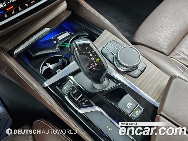 BMW 5-Series 2019 — photo 9