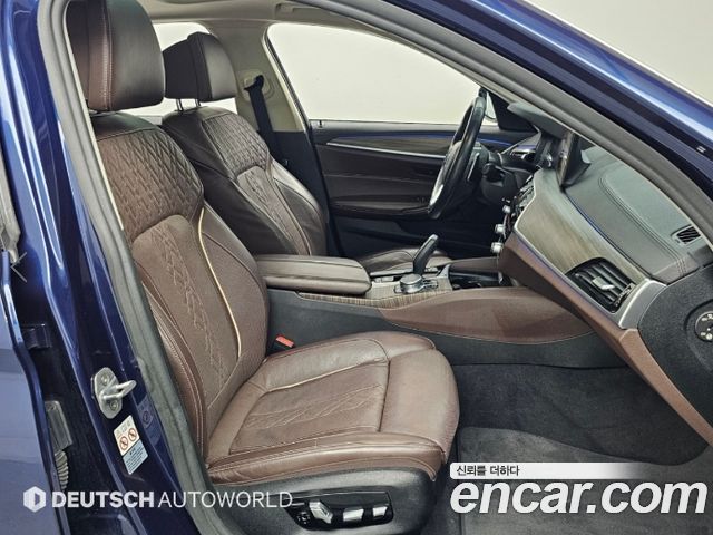 BMW 5-Series 2019 — photo 10