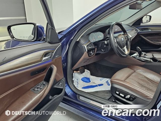 BMW 5-Series 2019 — photo 11