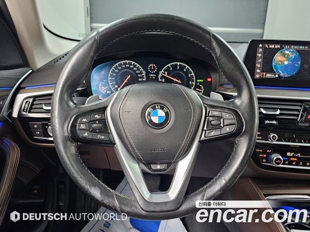 BMW 5-Series 2019 — photo 13