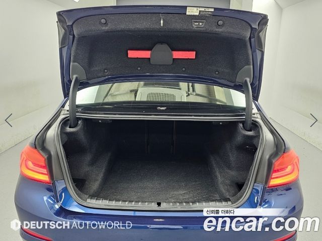 BMW 5-Series 2019 — photo 19