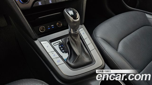 Hyundai AVANTE 2016 — photo 12