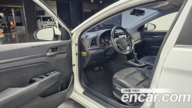 Hyundai AVANTE 2016 — photo 13