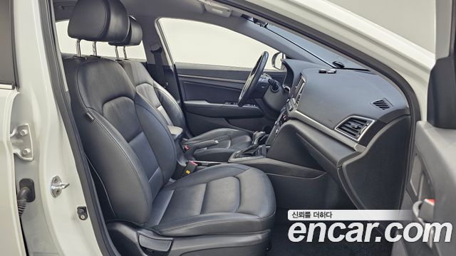 Hyundai AVANTE 2016 — photo 17