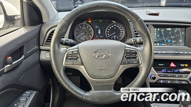 Hyundai AVANTE 2016 — photo 19