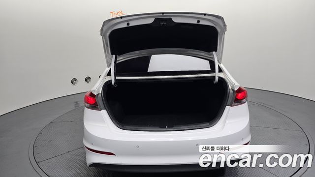 Hyundai AVANTE 2016 — photo 24