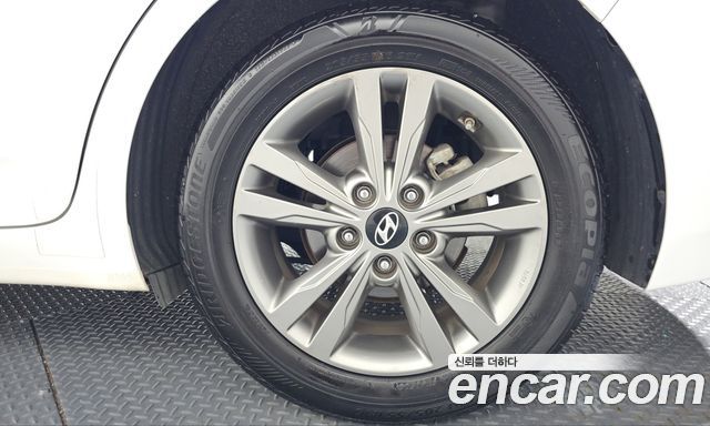 Hyundai AVANTE 2016 — photo 7