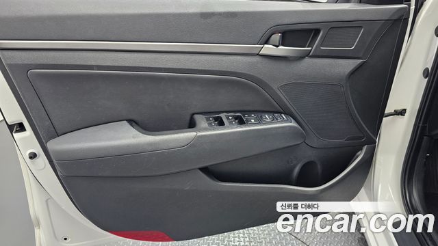 Hyundai AVANTE 2016 — photo 14