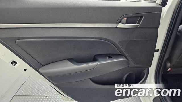 Hyundai AVANTE 2016 — photo 15