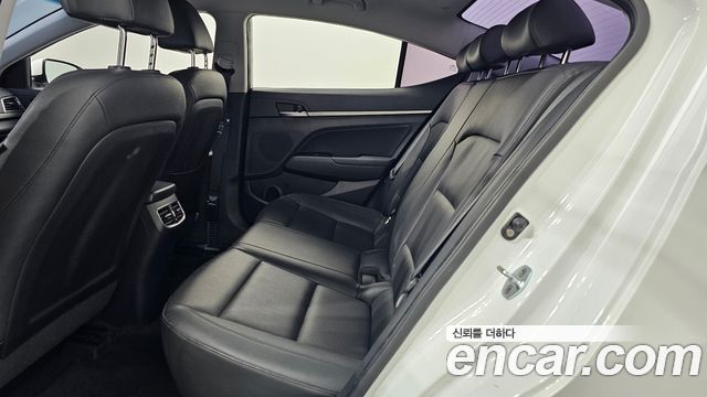 Hyundai AVANTE 2016 — photo 16