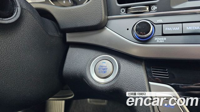 Hyundai AVANTE 2016 — photo 26