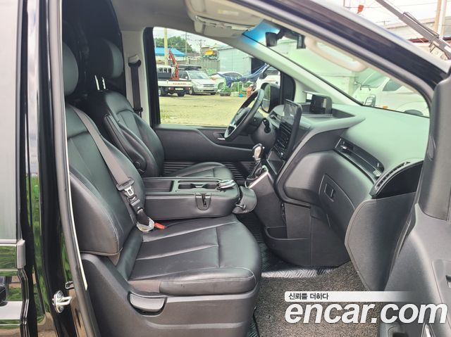 Hyundai Staria 2025 — photo 9