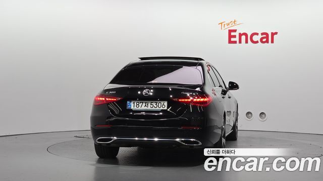 Mercedes-Benz C-Class 2023 — photo 4