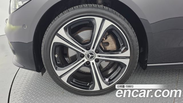 Mercedes-Benz C-Class 2023 — photo 5