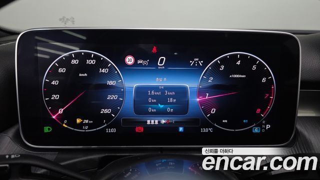Mercedes-Benz C-Class 2023 — photo 11