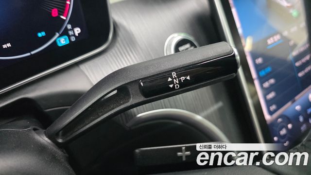 Mercedes-Benz C-Class 2023 — photo 12