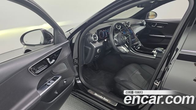 Mercedes-Benz C-Class 2023 — photo 13