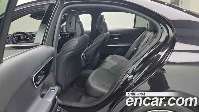 Mercedes-Benz C-Class 2023 — photo 17