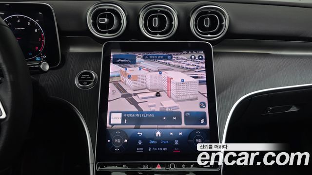 Mercedes-Benz C-Class 2023 — photo 18