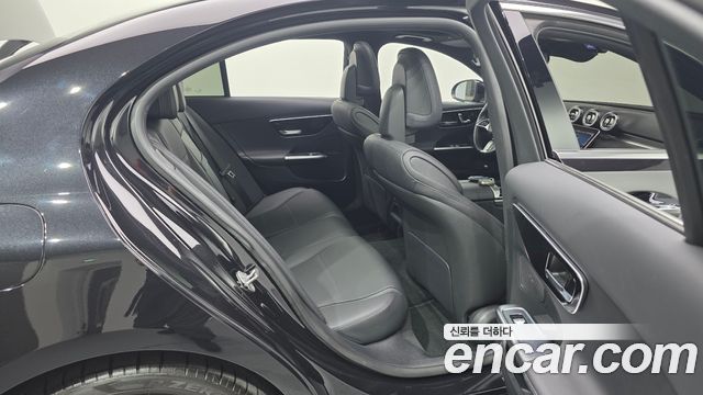 Mercedes-Benz C-Class 2023 — photo 23
