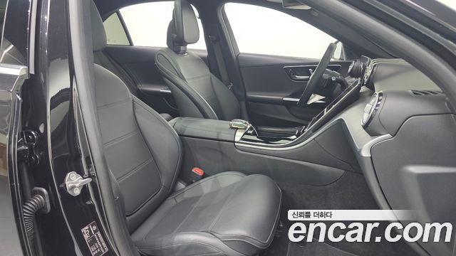 Mercedes-Benz C-Class 2023 — photo 24