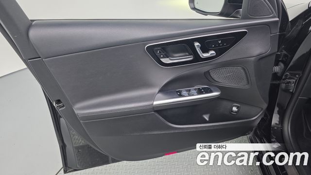 Mercedes-Benz C-Class 2023 — photo 14