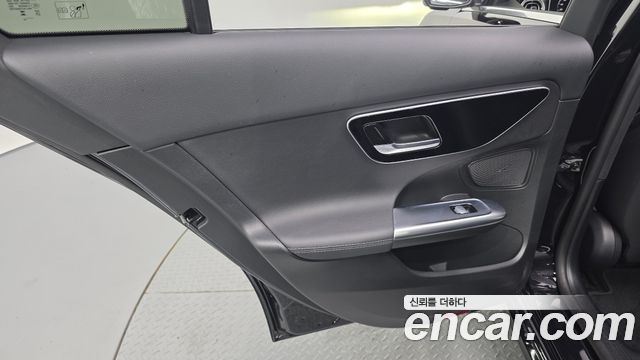 Mercedes-Benz C-Class 2023 — photo 15