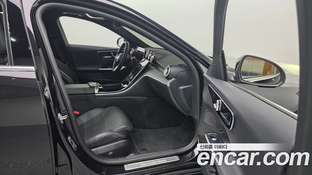 Mercedes-Benz C-Class 2023 — photo 16