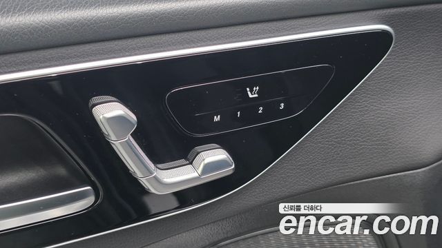 Mercedes-Benz C-Class 2023 — photo 31