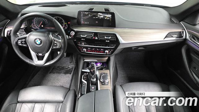 BMW 5-Series 2017 — photo 10