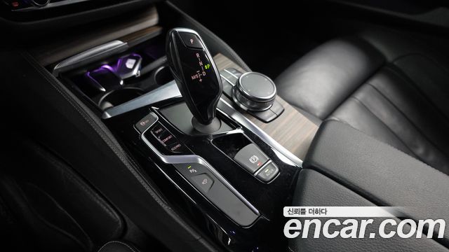 BMW 5-Series 2017 — photo 12