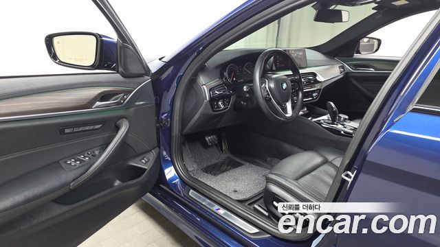 BMW 5-Series 2017 — photo 13