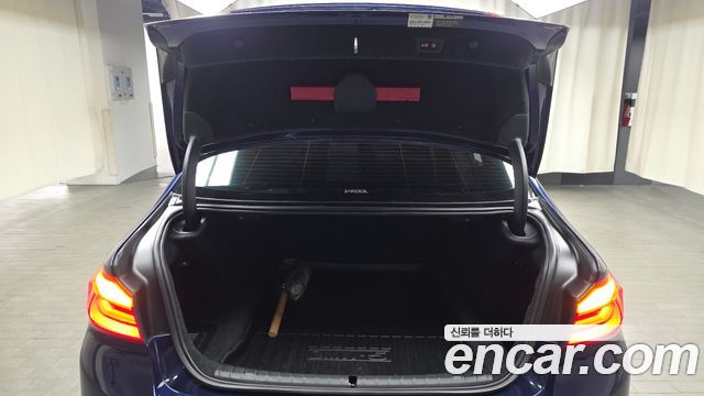 BMW 5-Series 2017 — photo 26