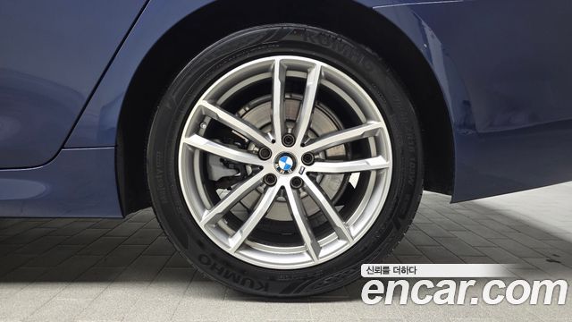 BMW 5-Series 2017 — photo 7