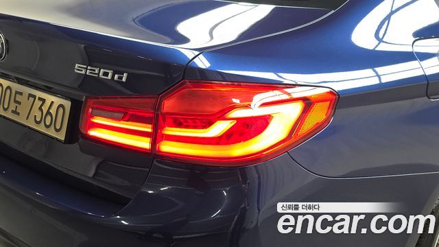BMW 5-Series 2017 — photo 9